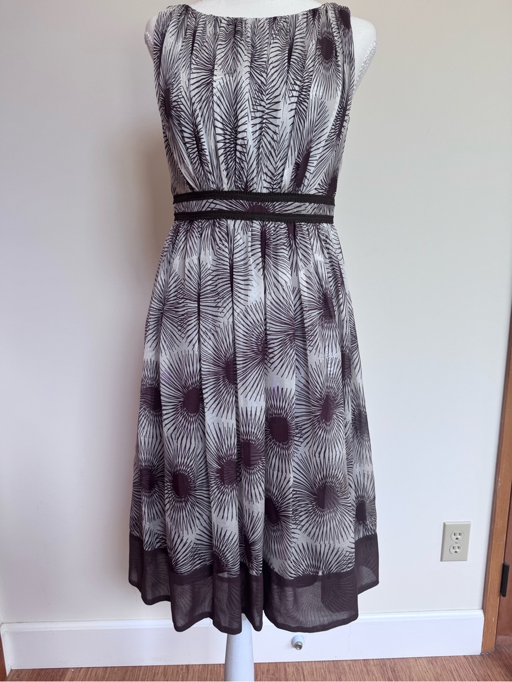 Sleeveless Brown and White 100% silk Printed A-Line Dress